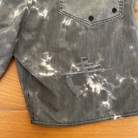 Volcom swim trunks Size 30 - Picture 4 of 4